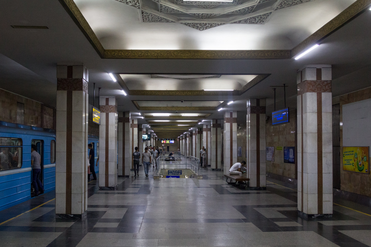 Метро ташкента 2024. Станция метро Амир Темур в Ташкенте. Амир Темур хиёбони станция метро.