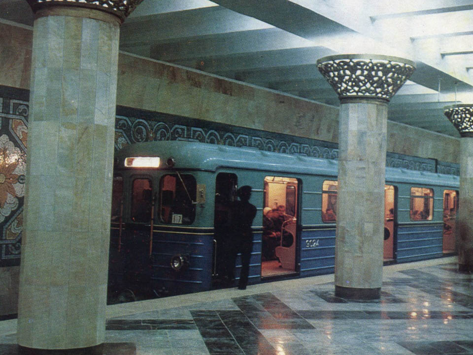 Метро ташкента 2024. Пахтакор (станция метро). Станция пахтакор. Станция метро Чиланзар Ташкент. Метро пахтакор в Ташкенте.
